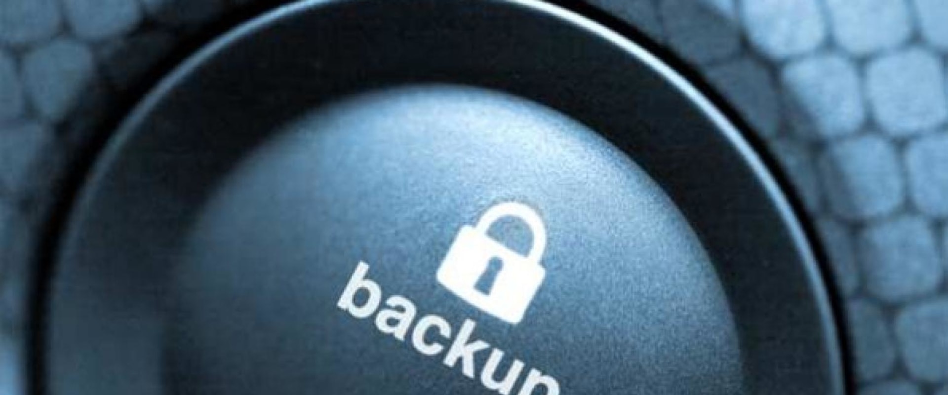 Does a Full Database Backup Truncate the Log?